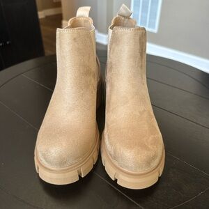 🤩 Beige Suede Chelsea Platform Boots – Women’s Size 8 – New Never Worn